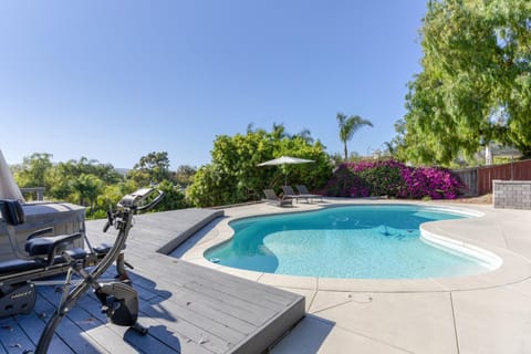 Mid-century Masterpiece With Pool , Spa & Tesla Casa in Escondido Village