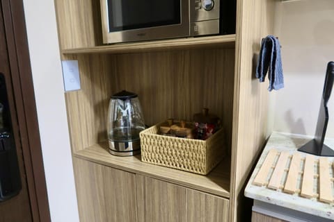 Coffee/tea facilities, microwave