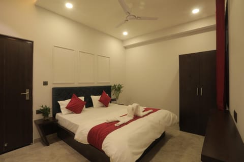 Earthen Bliss Luxury 2BHK Apt with Balcony Apartment in Udaipur