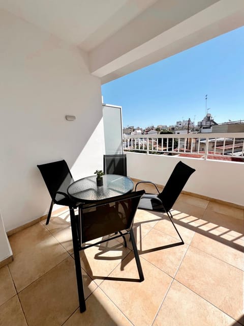 Patio, Day, View (from property/room), Balcony/Terrace, Living room, Seating area, Dining area, sunbed