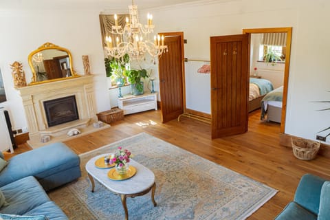 Bathroom, Photo of the whole room, Seating area, Bedroom