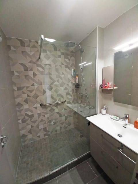 Shower, Bathroom