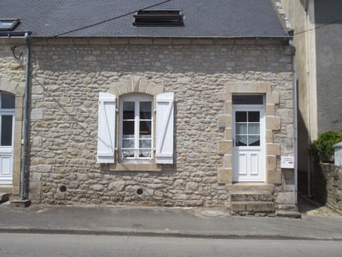 Property building, Facade/entrance, Off site