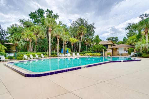 Quiet Condo with Balcony, Walk to Lake Monroe! Appartement in Deltona