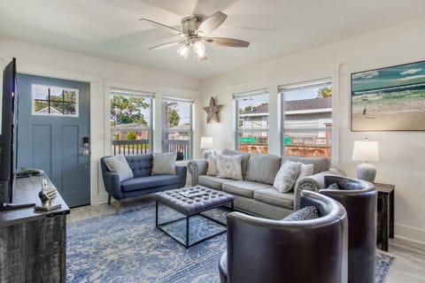 Living room, Seating area, fireplace