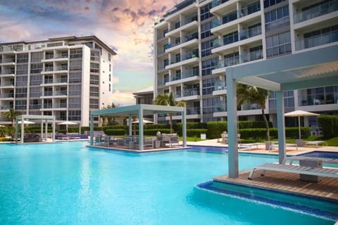 Pool view, Swimming pool