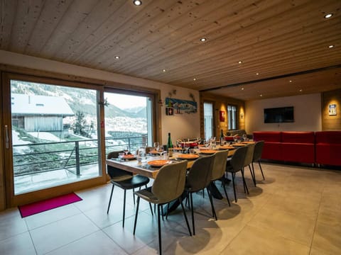 Chalet 6 pièces neuf, 12 pers, 3 sdb, parking, terrasse, proche remontées - FR-1-676-193 Apartment in Châtel