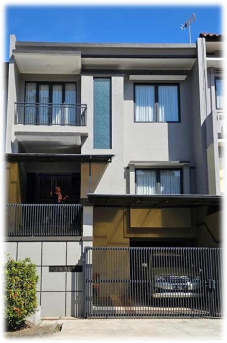 Property building, Day, View (from property/room), Balcony/Terrace