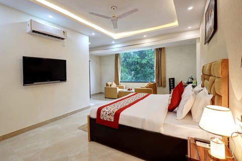 Communal lounge/ TV room, Bed, TV and multimedia, Photo of the whole room, Evening entertainment, Bedroom, towels, air conditioner