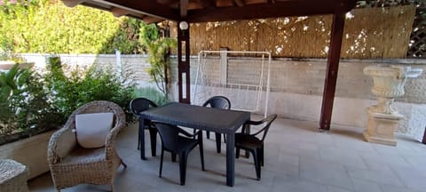 Patio, Garden, Dining area, Garden view