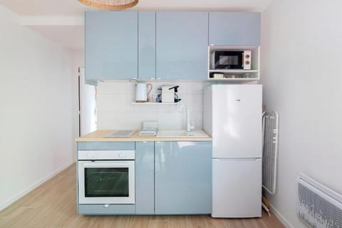 Kitchen or kitchenette, oven, stove, toaster