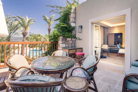 Balcony/Terrace, Pool view, Sea view