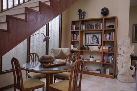 Library, Living room, Seating area