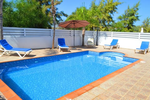 Swimming pool, sunbed