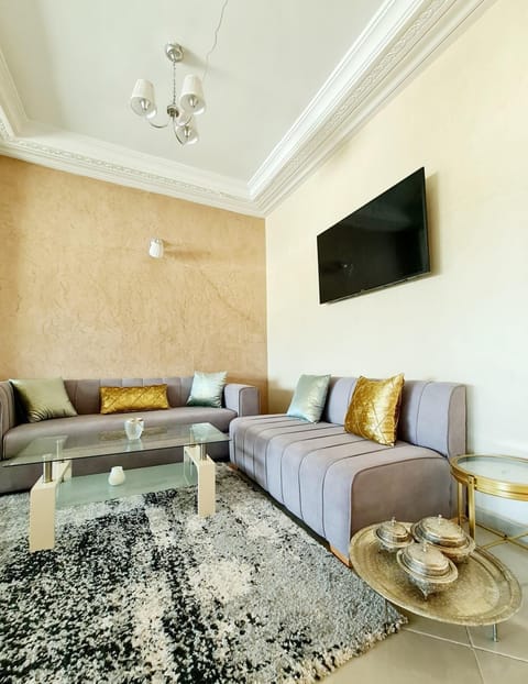 Communal lounge/ TV room, Living room, Seating area, Evening entertainment