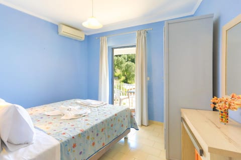 Bed, Photo of the whole room, Bedroom, air conditioner