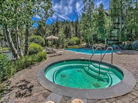 Hot Tub, Garden view, Swimming pool