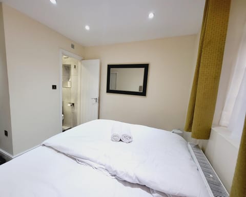 Nest & Rest En-Suite Urlaubsunterkunft in Staines-upon-Thames