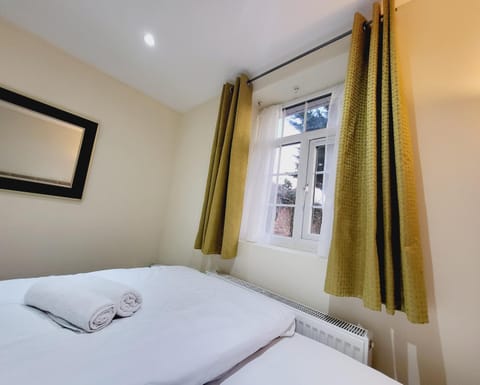 Nest & Rest En-Suite Urlaubsunterkunft in Staines-upon-Thames