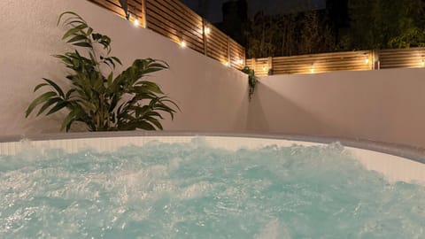 Night, Hot Tub