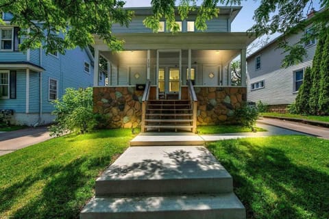 Property building, Facade/entrance