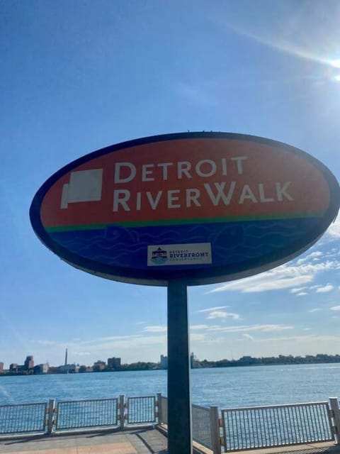 Downtown Detroit Riverfront Apartment in Windsor