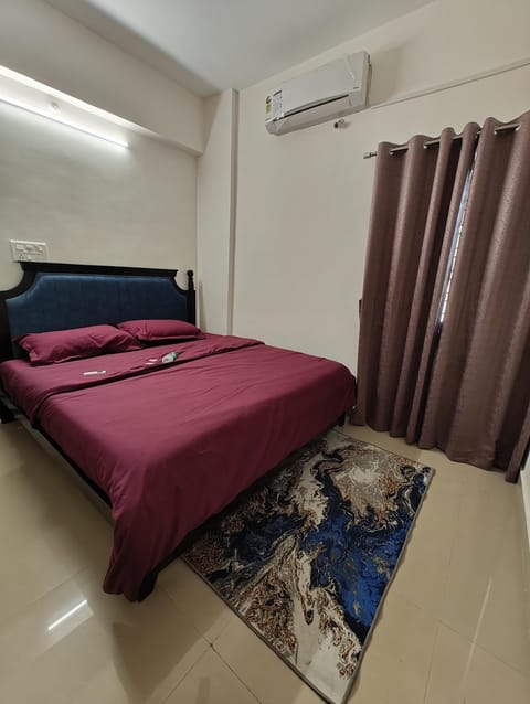 Bed, Photo of the whole room, Bedroom, air conditioner