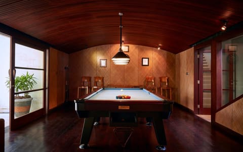 Billiard, Game Room