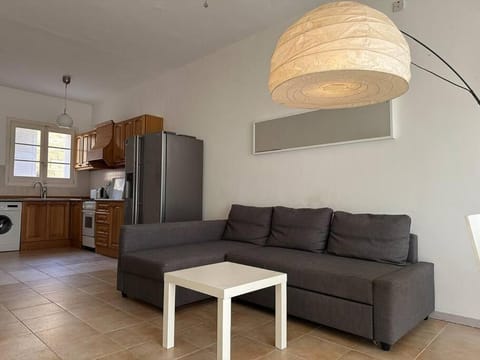 Bizzilla - Family Friendly Maisonette Apartment in Munxar