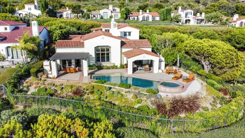 Property building, Bird's eye view, Garden view, Pool view