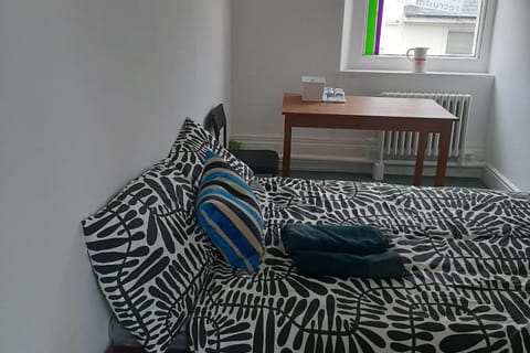 Bed Contl Breakfast Newport Wales near train Apartment in Newport