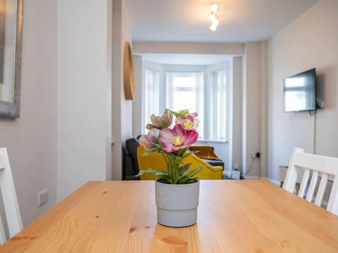 Cozy Townhouse, walking distance to Belfast City House in Belfast