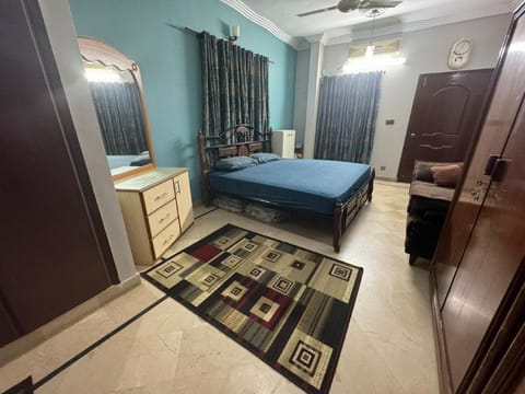 Elegant Penthouse Rooms Gulistan E Joher Blk 14 Vacation rental in Karachi