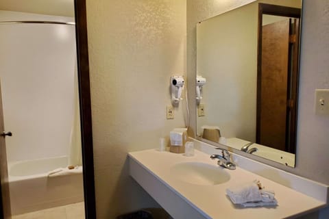 Days Inn and Suites by Wyndham Downtown Missoula-University Hotel in Missoula