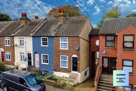 Property building, Neighbourhood, Street view, Parking