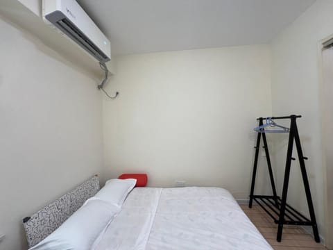 Bed, Bedroom, air conditioner