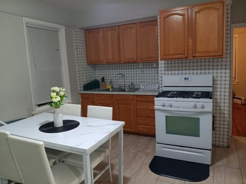 The Town-Suite at Wanskuck NEW 2-BR APT Parking Apartamento in North Providence