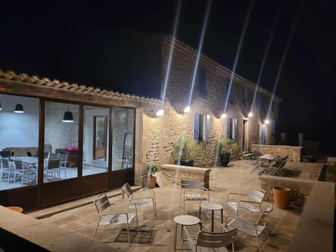 4 stars farmhouse, heated pool, view, 10 people Villa in Bonnieux