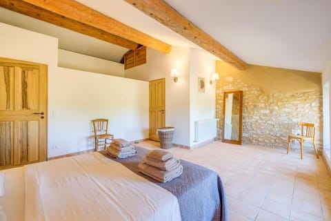 4 stars farmhouse, heated pool, view, 10 people Villa in Bonnieux