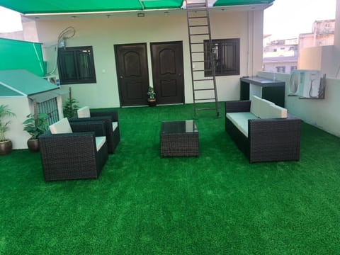 Communal lounge/ TV room, Living room, Seating area, Evening entertainment