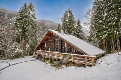 Nearby landmark, Natural landscape, Winter, Mountain view