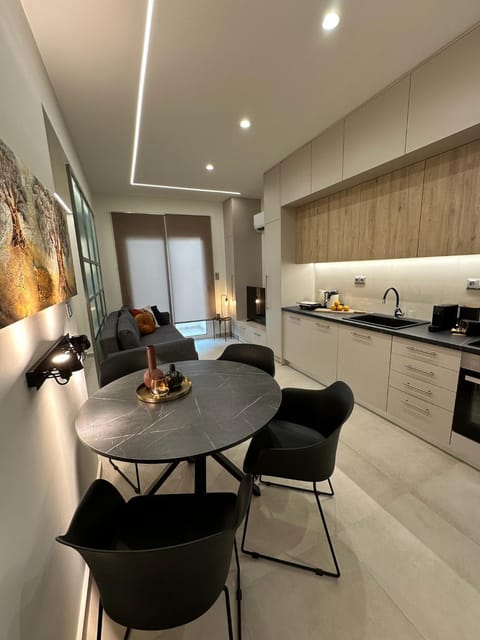 Kitchen or kitchenette, Seating area, Dining area