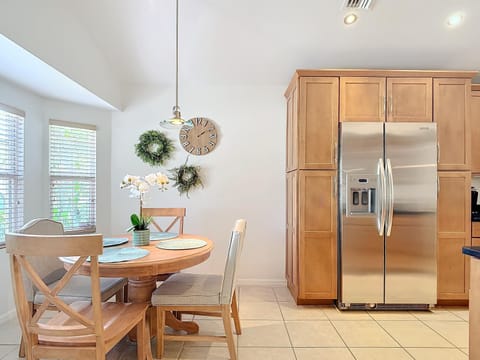 Dining area, kitchen