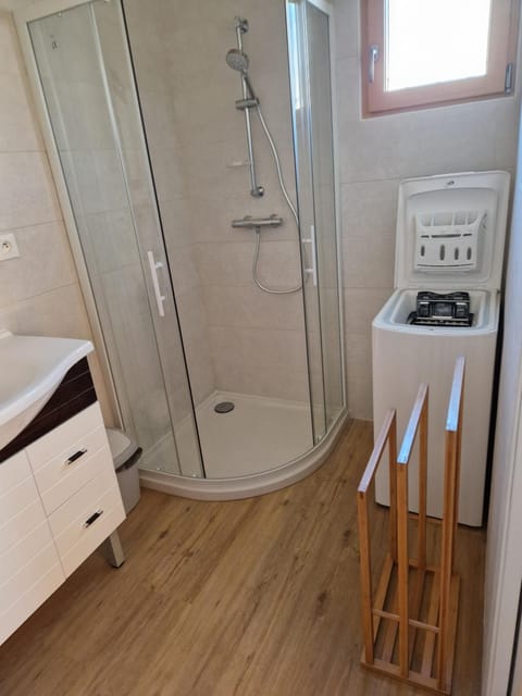 Shower, Bathroom, washing machine