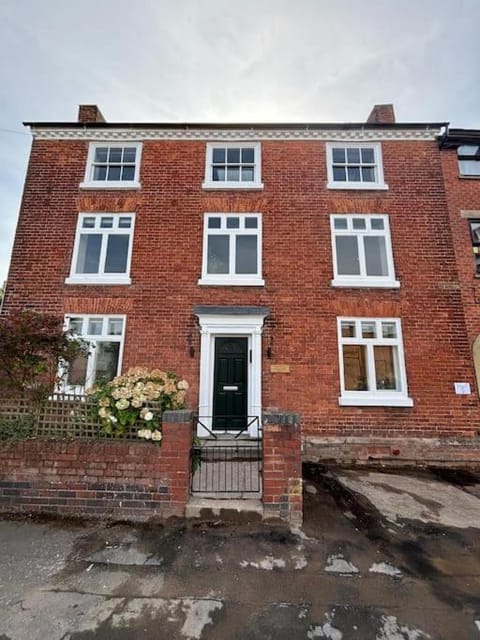 Elegant flat at Bromwich Heights Apartment in Worcester