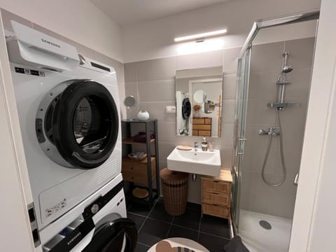 Shower, Bathroom, washing machine, dryer