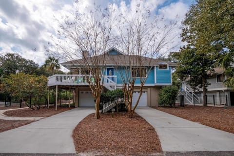 2nd Row 5 Bed 3 and one half Bath Pet Friendly Ocean View Beach House House in North Forest Beach