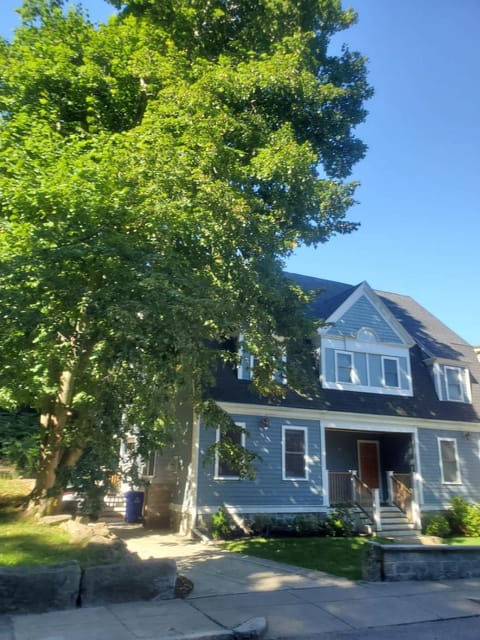 Park-Side Home in Jamaica Plain Maison in Jamaica Plain