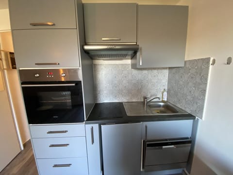 Appartement T2 avec terrasse et Wi-Fi proche des Thermes du Connétable - FR-1-541-125 Apartment in Centre-Val de Loire