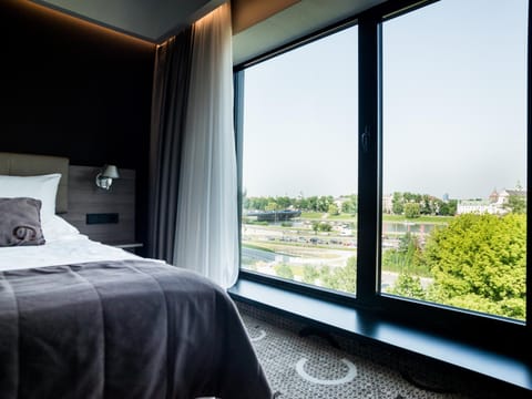 Bed, View (from property/room), Bedroom, City view, Landmark view, River view, Street view